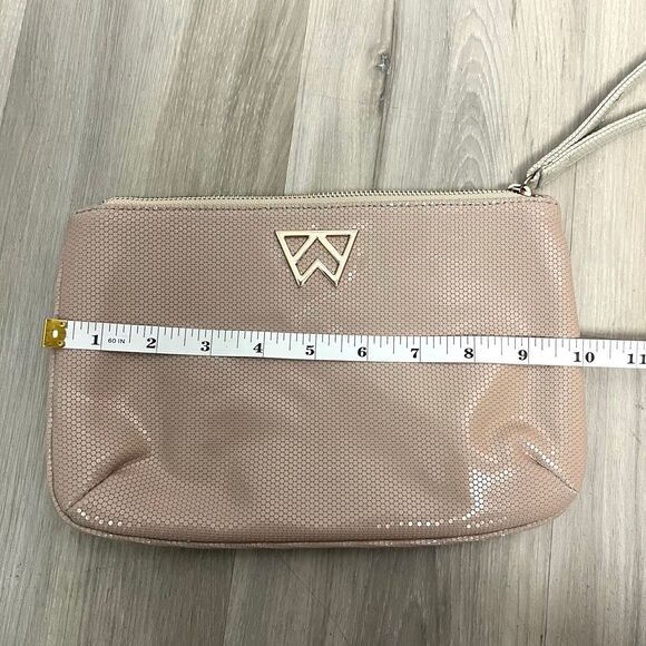 Kelly Wynne Beige Nude Zip Wristlet Wallet